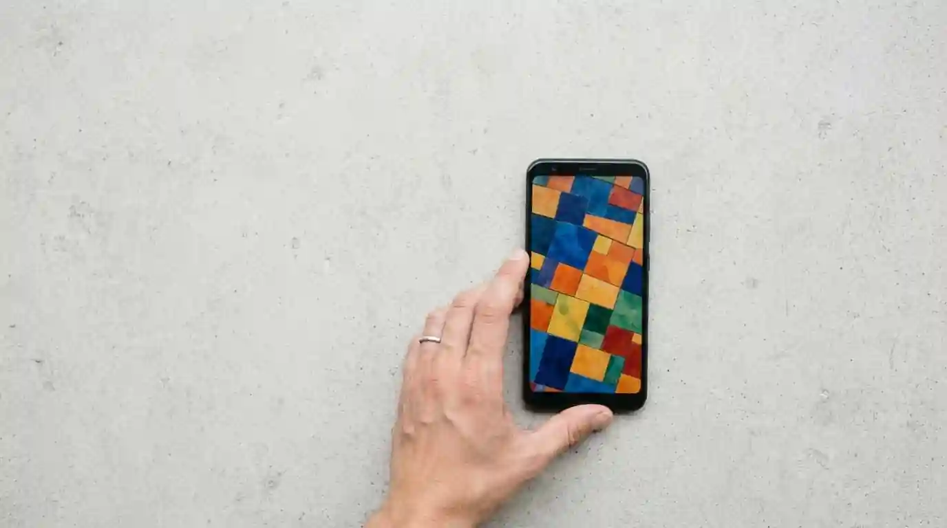 Smartphone com elementos abstratos no ecrã representa acesso móvel